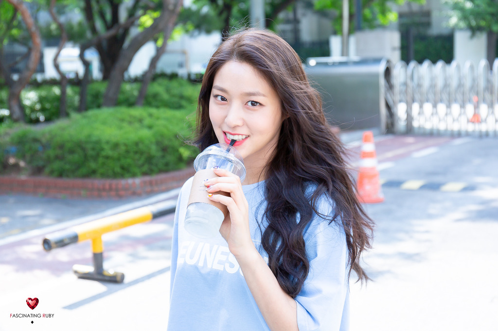 오늘 생일을 맞은 설현이.jpgif | 인스티즈