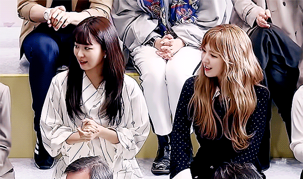 브이도 물어보고 하는 슬기.gif | 인스티즈