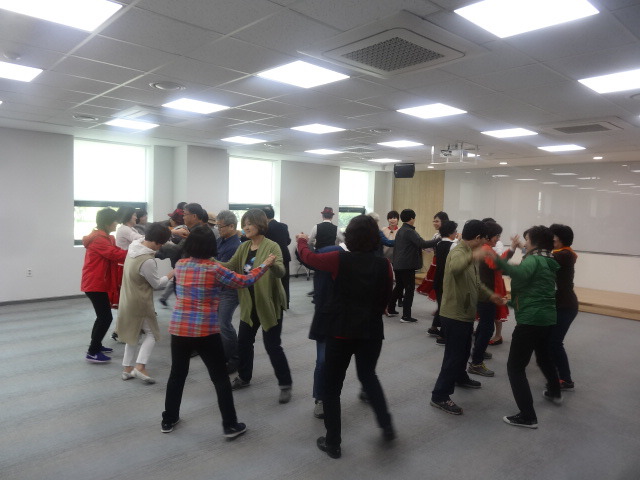 포크댄스 이미지