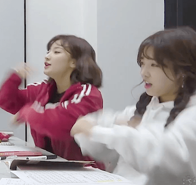 180621. 프로미스나인 멤버와 함께 있는 맏언니 이새롬.jpg | 인스티즈