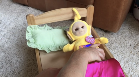 텔레토비 장난감을 소개해주고 노는 유투버(feat. 고양이) | 인스티즈