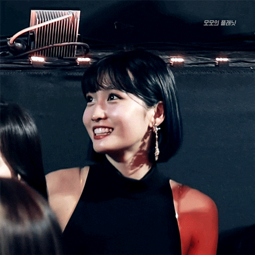 겨드랑이 노출이 부끄러운 모모.gif | 인스티즈