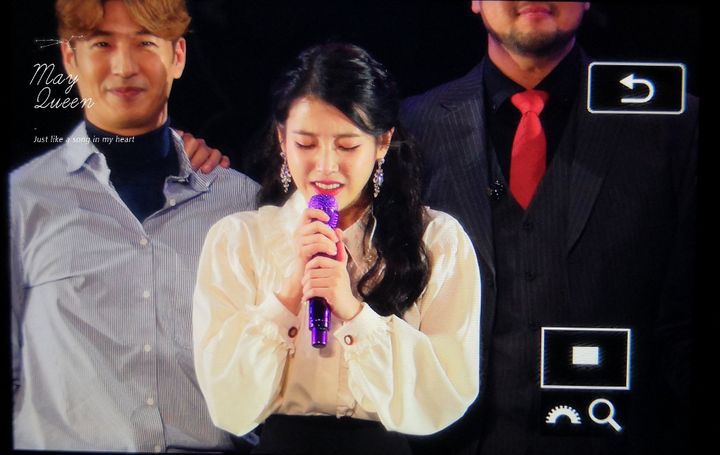 오늘자 아이유 흙흙 | 인스티즈