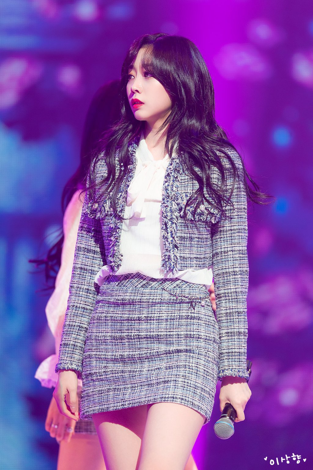 자기도 조금은 이쁜거 알고 있는 뻔뻔한 러블리즈 서지수.gif | 인스티즈