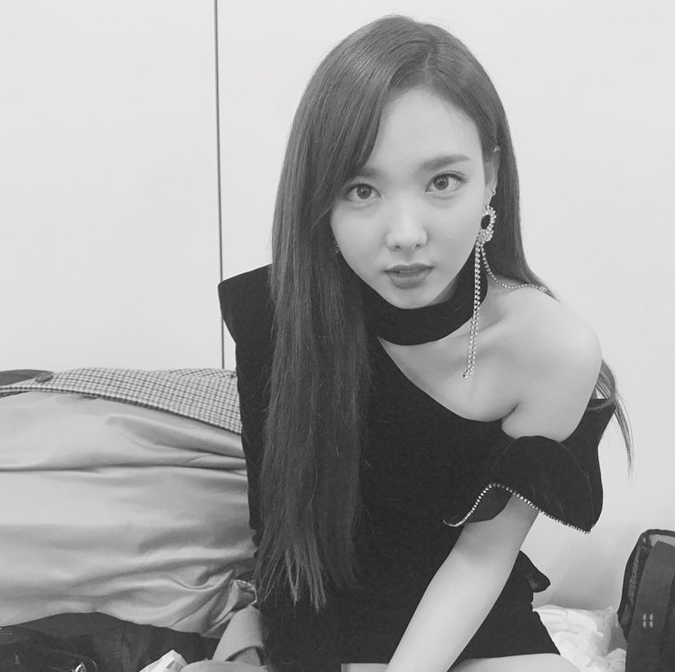 이제 시크해지고 싶은 나연 | 인스티즈