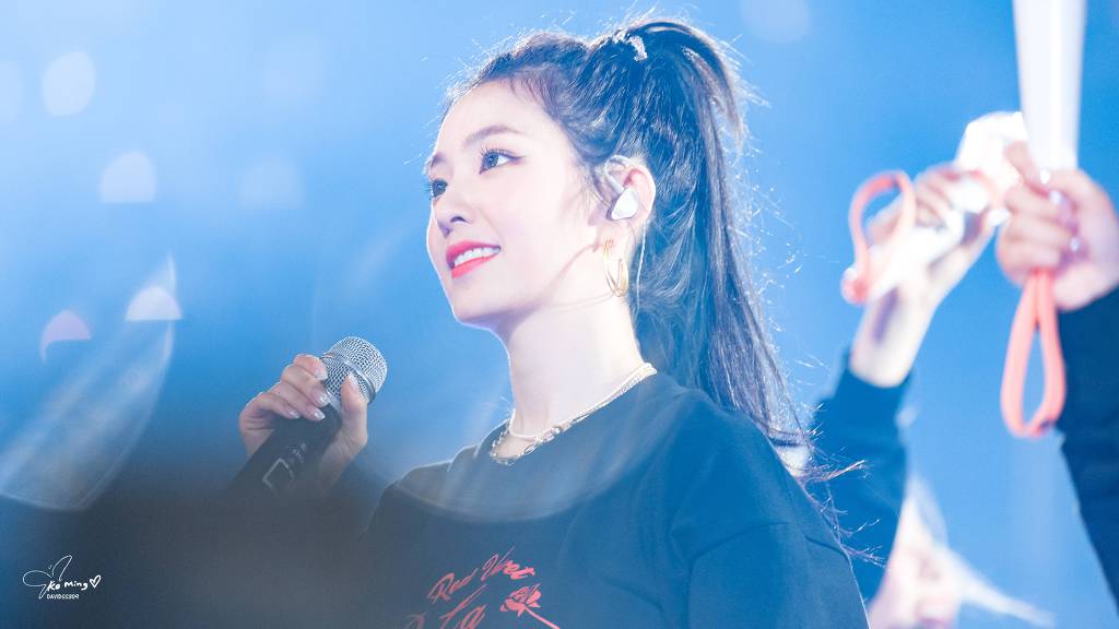 콘서트에서 머리묶은 아이린.jpg | 인스티즈