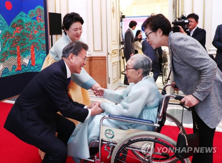 위안부 피해 할머니를 대하는 정부의 자세.jpg | 인스티즈