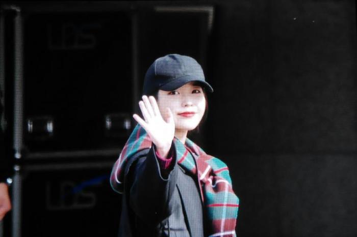 아이유 광주콘 출근길 | 인스티즈