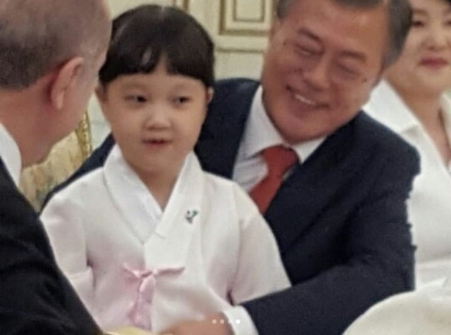 청와대 초청 받아 문재인 대통령과 터키 대통령 만난 '응팔 진주' 김설.jpg | 인스티즈