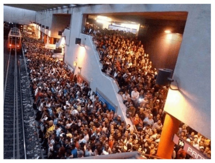 멕시코 월요일 출근 지하철 풍경 | 인스티즈