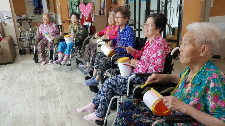 훈장님의꿀단지 이미지