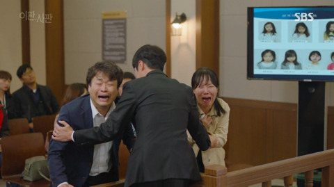 [이판사판] 감정적으로 법정에서 날뛰는 여주 판사 캐릭터.jpg | 인스티즈