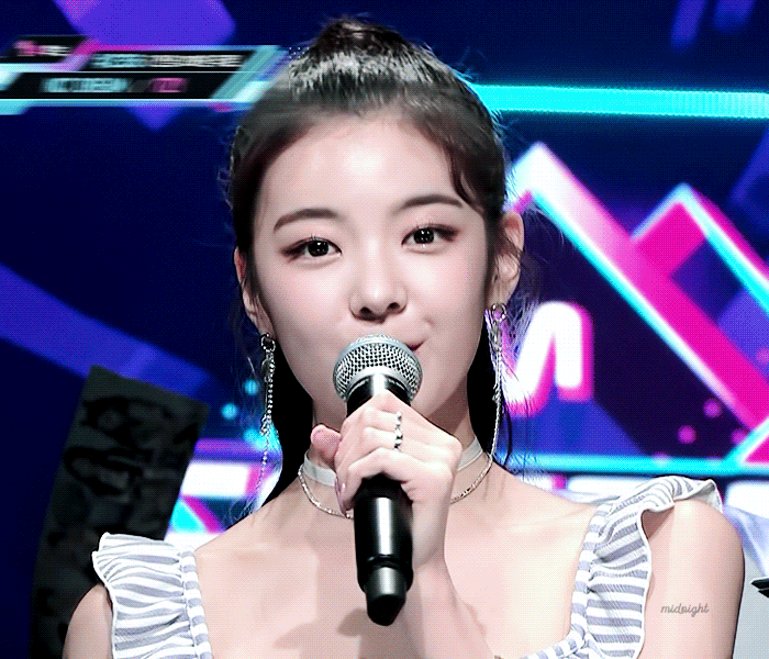 웃을때 댕댕이같은 ITZY 리아.gif | 인스티즈